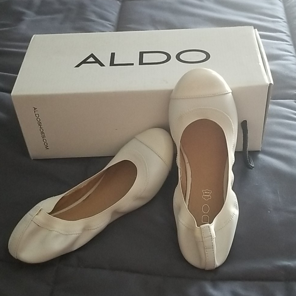 Women's flat shoes